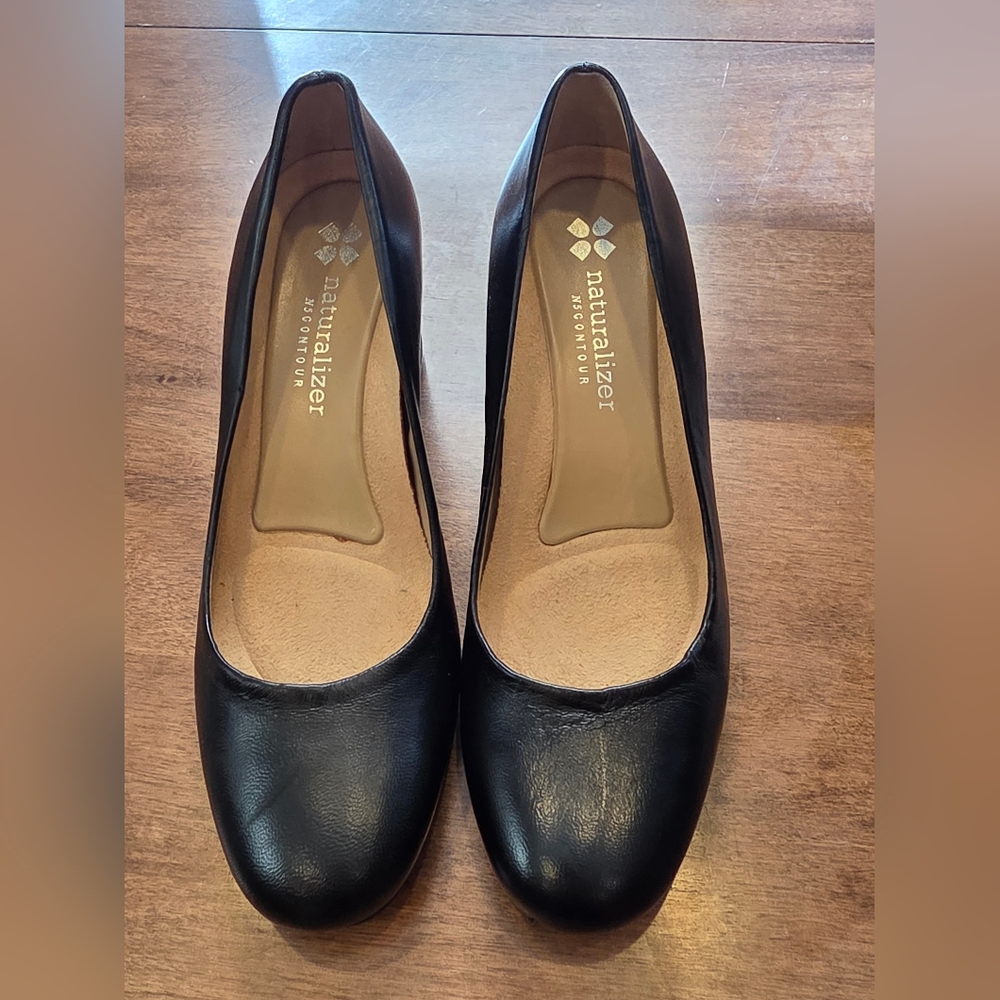 Naturalizer Classic Black Heels Size 5M